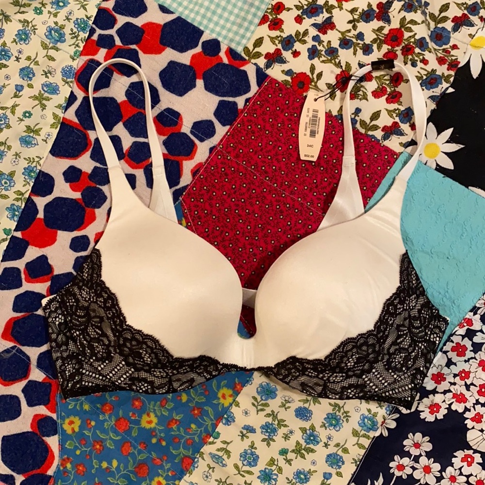 Victoria’s Secret White Push Up Bra Black Lace 34C